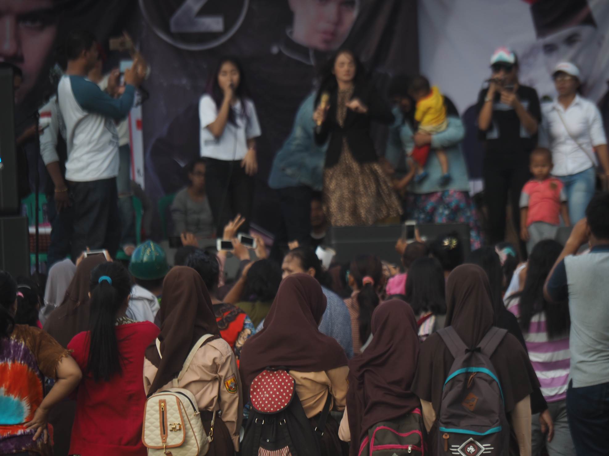 ANAK BUNGSU AHMAD DHANI LANGGAR KAMPANYE ANAK DI BAWAH UMUR